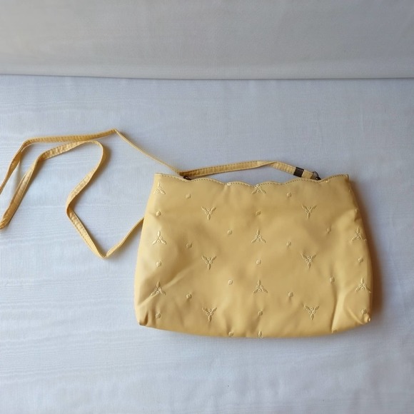 Vintage Holiday Fair Yellow Vinyl Eyelet Floral Envelope Removable Strap Purse - Picture 5 of 10